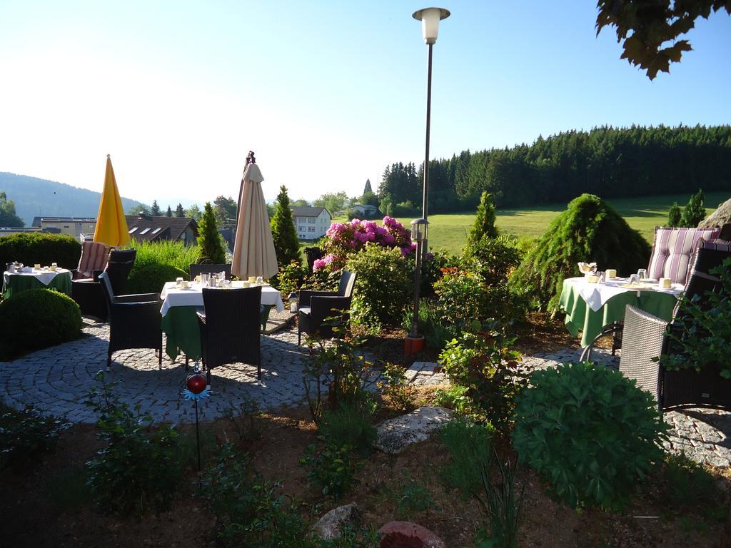 Berghotel Schiller Schonach im Schwarzwald Szoba fotó