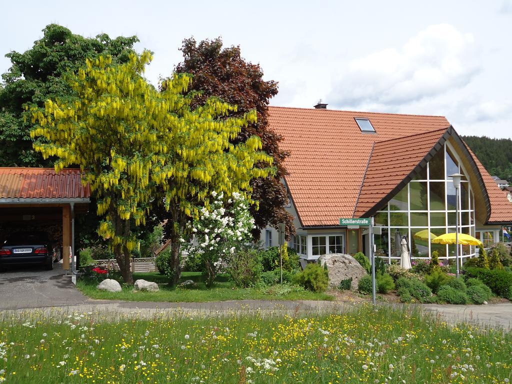 Berghotel Schiller Schonach im Schwarzwald Szoba fotó